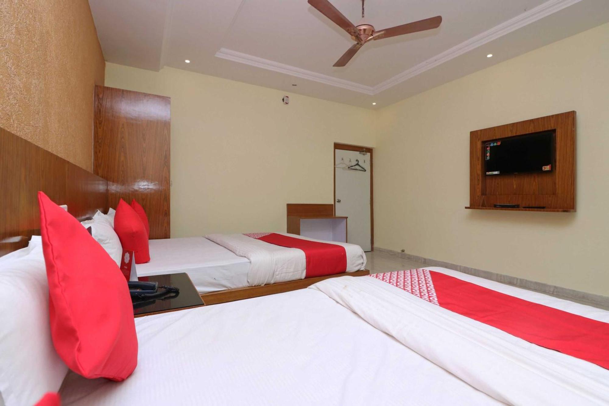 โอโย 16395 โฮเต็ล Gk พาเลซ Hotel พุทธคยา ภายนอก รูปภาพ