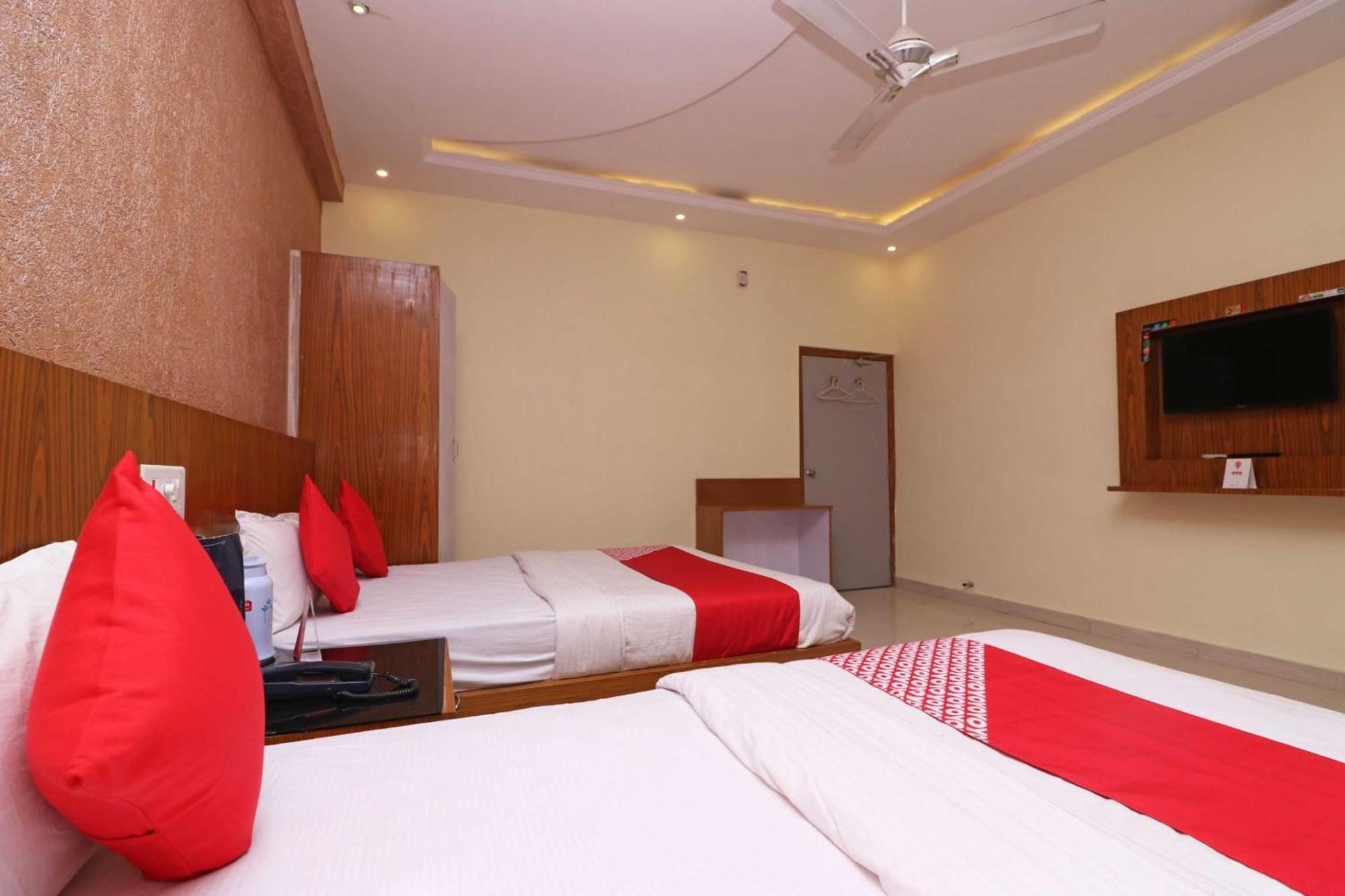 โอโย 16395 โฮเต็ล Gk พาเลซ Hotel พุทธคยา ภายนอก รูปภาพ